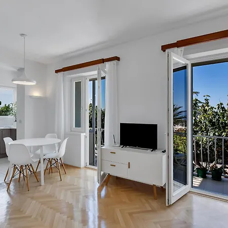Seafront Apartman