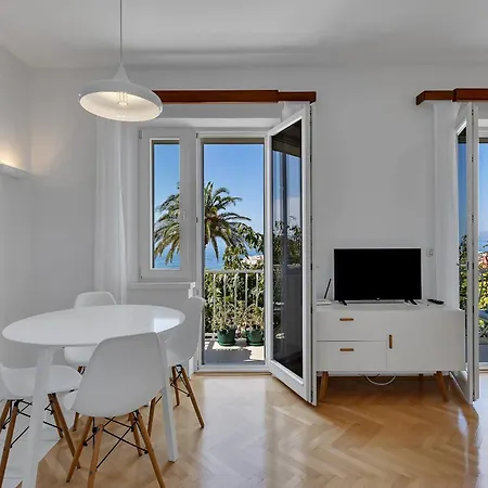 Seafront Apartman *