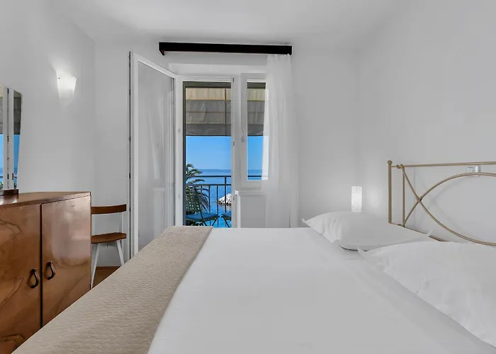 Seafront Apartmán *