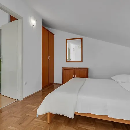 Seafront Apartment Tucepi