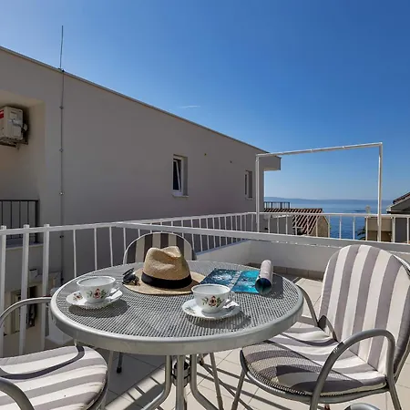 Seafront Apartment *