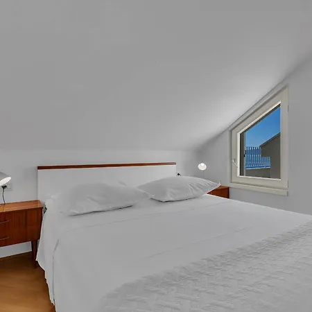 Seafront Apartment Tucepi