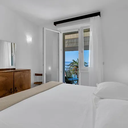 Seafront Apartment Tucepi