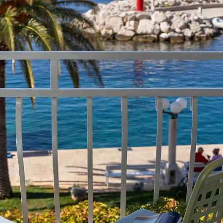 Seafront Apartment *