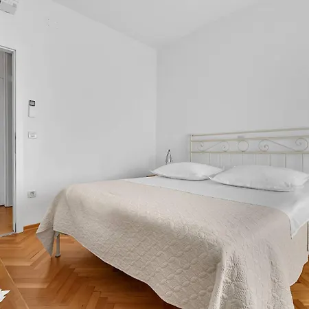 Apartment Seafront *