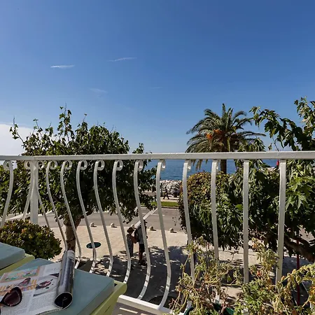 Apartment Seafront *