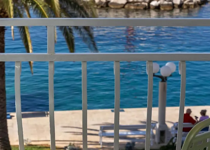 Seafront Apartament *